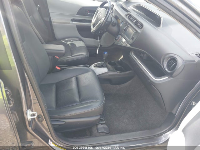 Toyota Prius C Four 2014 JTDKDTB36E1061974 Image 5