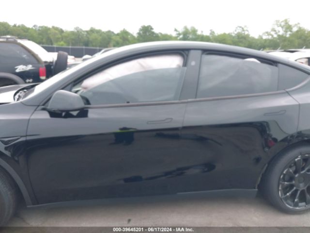 7SAYGDED0RF047922 Tesla Model Y Rwd