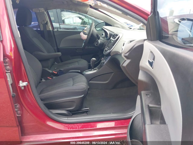 Chevrolet Sonic Lt Auto 2018 1G1JD5SH9J4103770 Image 5