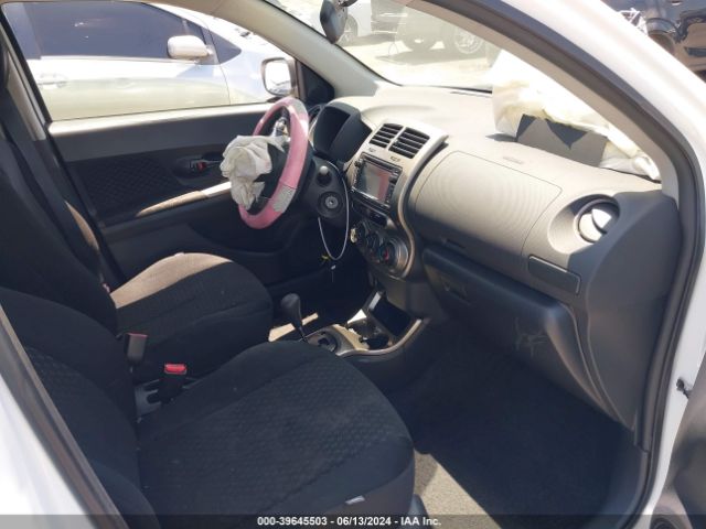 JTKKUPB44E1043031 Scion XD