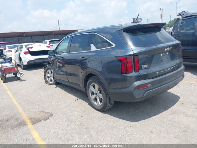 KIA SORENTO LX 2022 5XYRG4LC5NG116246 Image 3