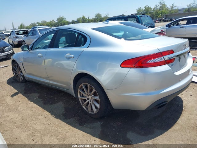 2014 JAGUAR XF SAJWA0ESXEPU16848 Photo 2