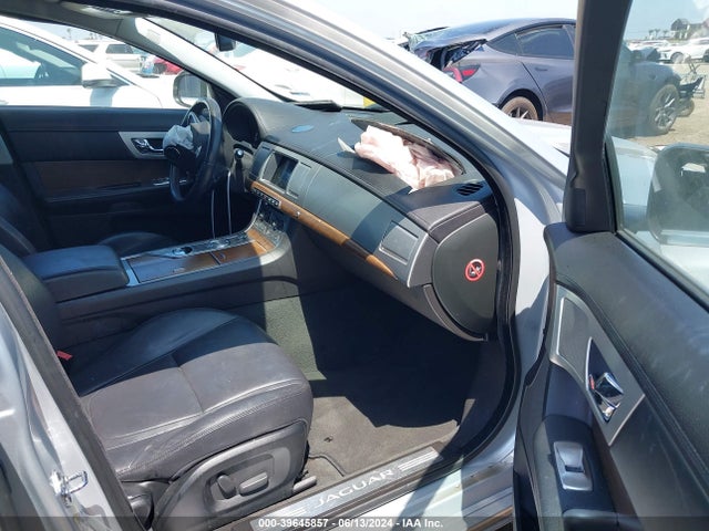 2014 JAGUAR XF SAJWA0ESXEPU16848 Photo 4