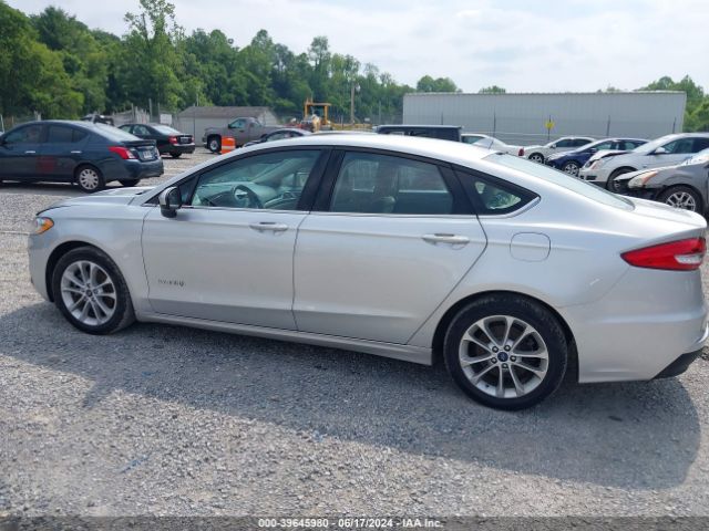 3FA6P0LUXKR263397 Ford Fusion Hybrid Se