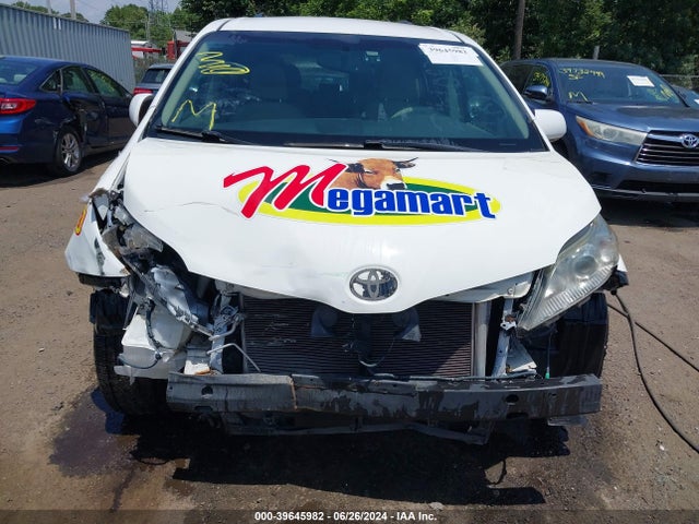 Toyota Sienna Le V6 8 Passenger 2014 5TDKK3DCXES412018 Image 13