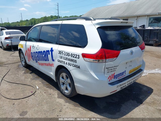Toyota Sienna Le V6 8 Passenger 2014 5TDKK3DCXES412018 Image 3