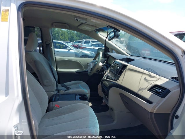 Toyota Sienna Le V6 8 Passenger 2014 5TDKK3DCXES412018 Image 5