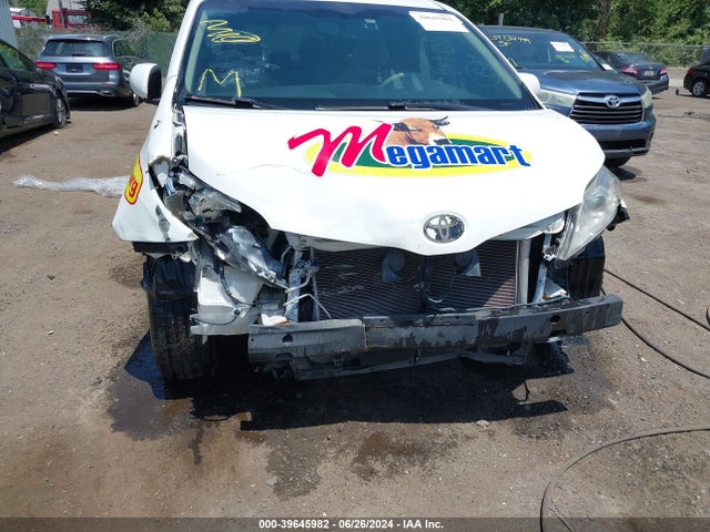 Toyota Sienna Le V6 8 Passenger 2014 5TDKK3DCXES412018 Image 6