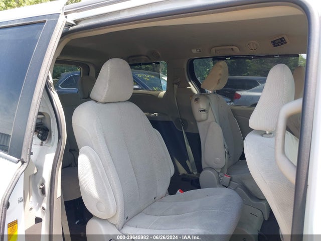 Toyota Sienna Le V6 8 Passenger 2014 5TDKK3DCXES412018 Image 8
