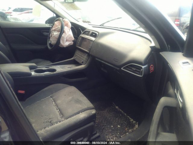 SADCJ2BV6HA883045 Jaguar F-pace 35t Premium
