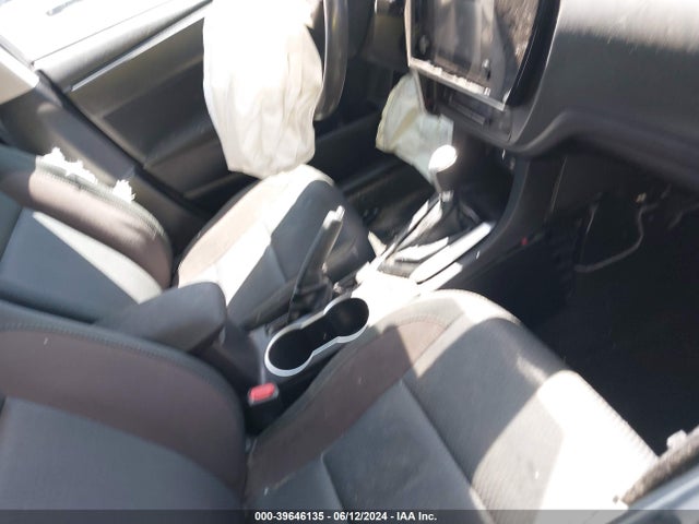 Toyota COROLLA LE 2019 2T1BURHEXKC238027 Image 5
