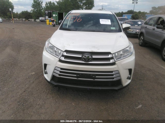 Toyota Highlander Le Plus 2018 5TDBZRFH9JS883093 Image 11