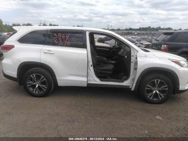 Toyota Highlander Le Plus 2018 5TDBZRFH9JS883093 Image 12