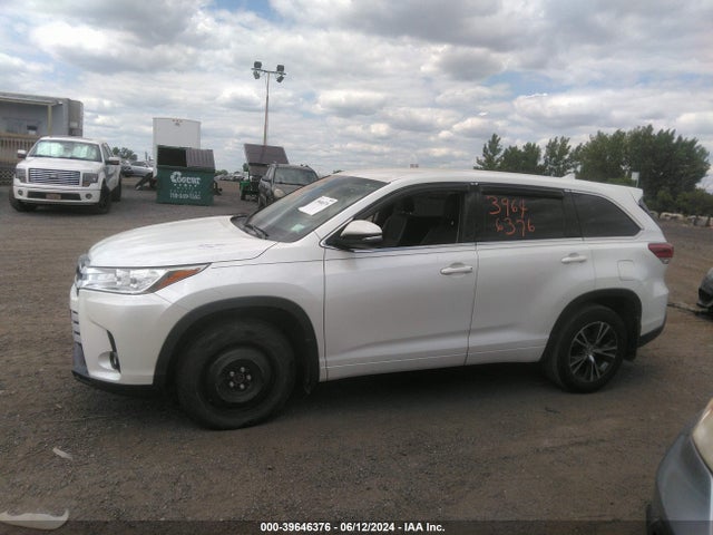 Toyota Highlander Le Plus 2018 5TDBZRFH9JS883093 Image 13