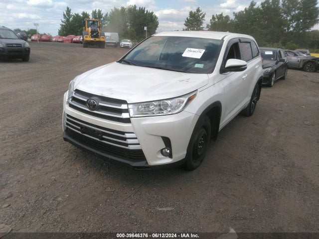 Toyota Highlander Le Plus 2018 5TDBZRFH9JS883093 Image 2