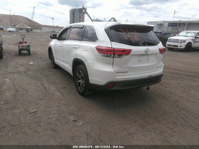 Toyota Highlander Le Plus 2018 5TDBZRFH9JS883093 Image 3