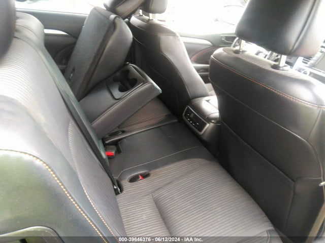 Toyota Highlander Le Plus 2018 5TDBZRFH9JS883093 Image 8