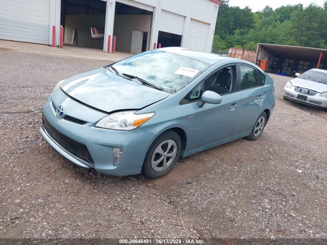 Toyota Prius Two 2014 JTDKN3DU7E1810543 Image 2