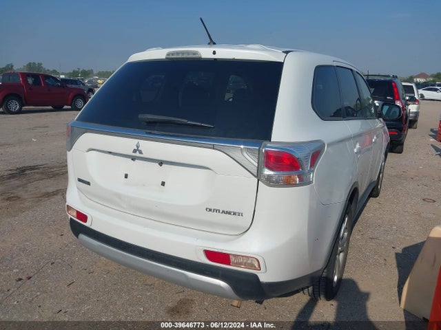 JA4AD3A3XFZ004980 Mitsubishi Outlander Se