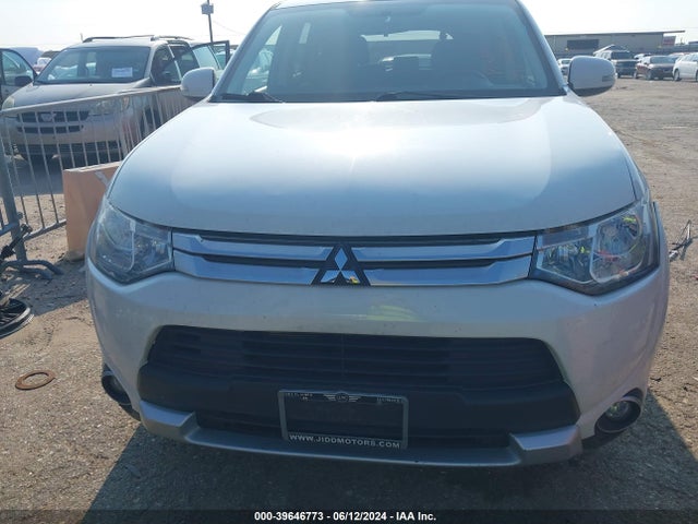 JA4AD3A3XFZ004980 Mitsubishi Outlander Se