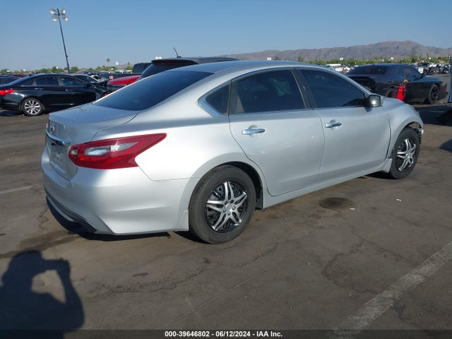 Nissan Altima 2.5 S 2018 1N4AL3AP2JC254825 Image 4
