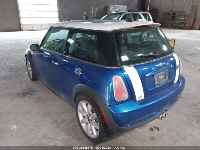 2005 MINI COOPER S WMWRE33405TD92900 Photo 2