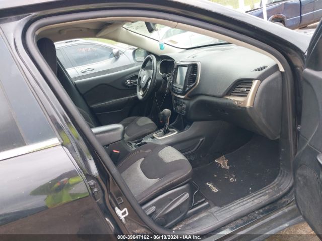 1C4PJLCB4EW323479 Jeep Cherokee Latitude