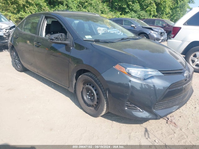 Toyota COROLLA LE 2018 2T1BURHE1JC975213 Image 1