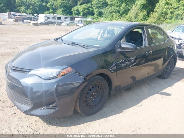 Toyota COROLLA LE 2018 2T1BURHE1JC975213 Image 2
