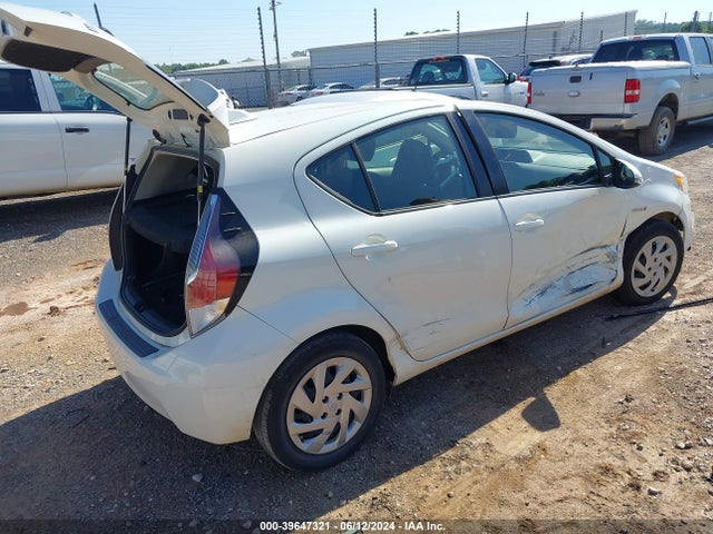 Toyota Prius C Two 2015 JTDKDTB35F1100510 Image 4
