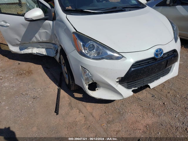 Toyota Prius C Two 2015 JTDKDTB35F1100510 Image 6