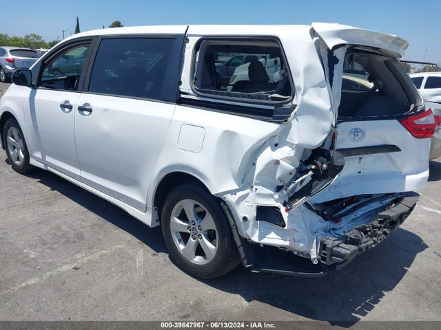 Toyota Sienna L 7 Passenger 2019 5TDZZ3DC0KS971972 Image 3