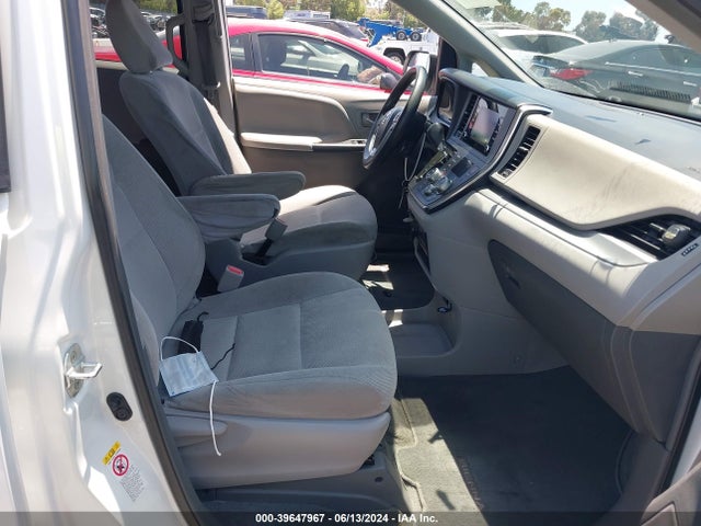 Toyota Sienna L 7 Passenger 2019 5TDZZ3DC0KS971972 Image 5