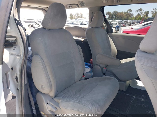 Toyota Sienna L 7 Passenger 2019 5TDZZ3DC0KS971972 Image 8