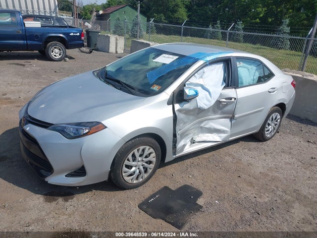 Toyota COROLLA LE 2017 2T1BURHE6HC901098 Image 2
