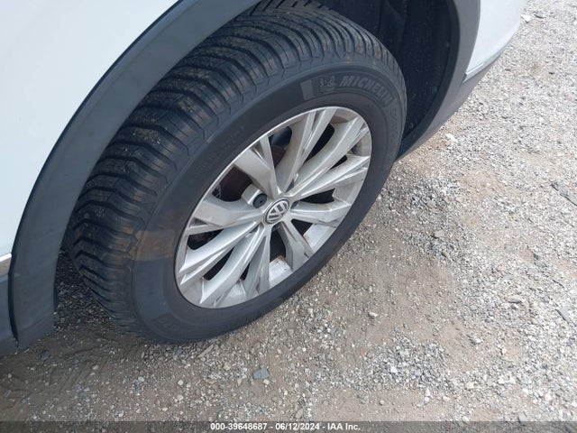 3VV2B7AX2JM023738 Volkswagen Tiguan 2.0t Se/2.0t Sel