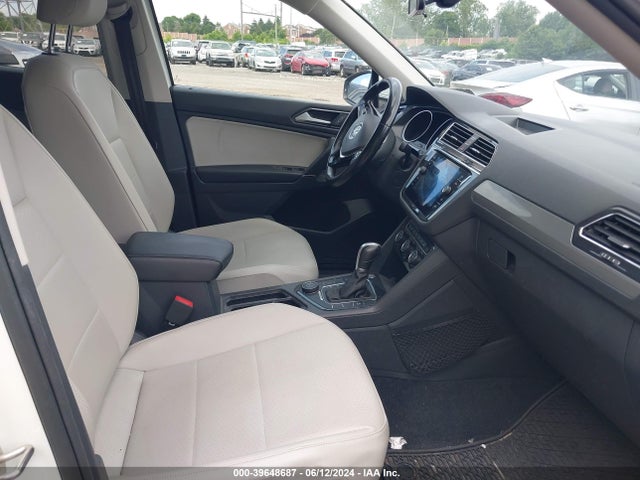3VV2B7AX2JM023738 Volkswagen Tiguan 2.0t Se/2.0t Sel