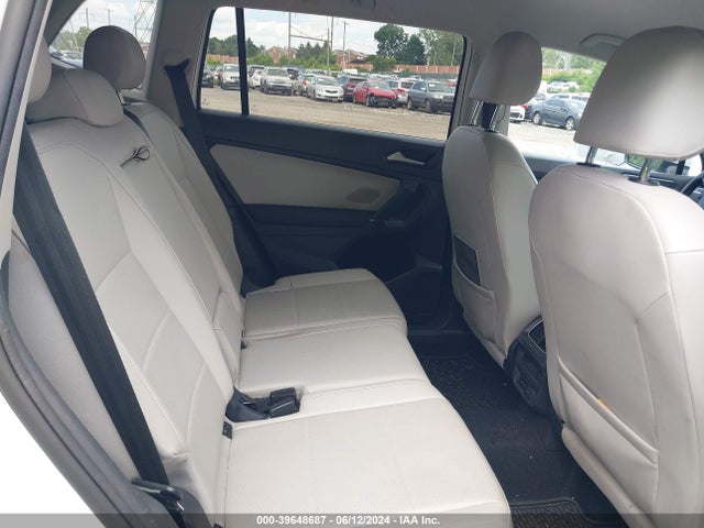 3VV2B7AX2JM023738 Volkswagen Tiguan 2.0t Se/2.0t Sel