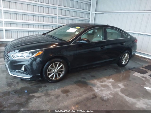 Hyundai SONATA SE 2018 5NPE24AF3JH683780 Image 2