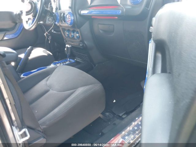 1C4BJWDG5HL710117 Jeep Wrangler Unlimited Sport 4x4