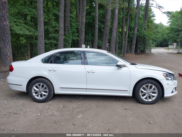 1VWAT7A30GC053011 Volkswagen Passat 1.8t S