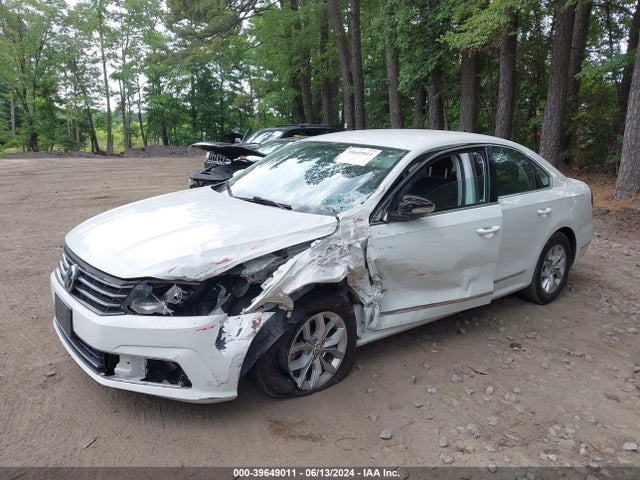 1VWAT7A30GC053011 Volkswagen Passat 1.8t S