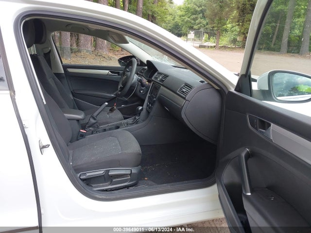 1VWAT7A30GC053011 Volkswagen Passat 1.8t S