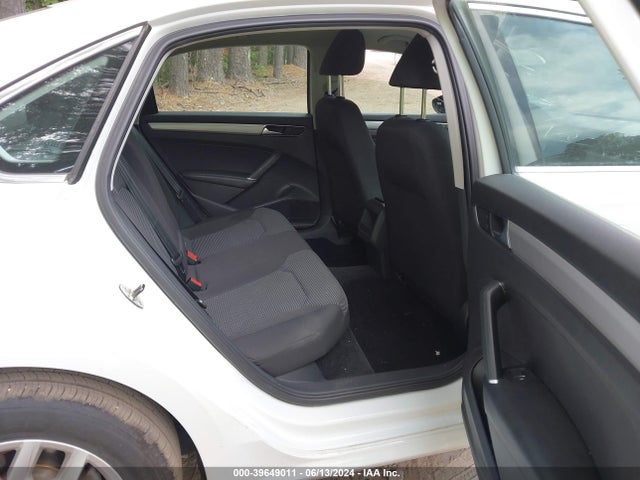 1VWAT7A30GC053011 Volkswagen Passat 1.8t S