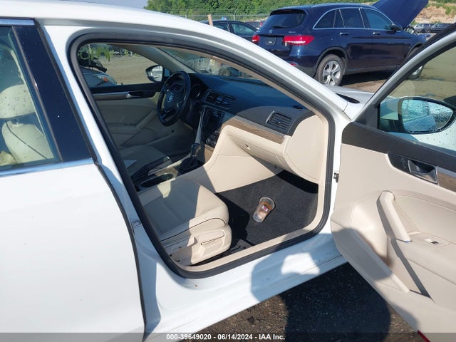 1VWBA7A32JC027270 Volkswagen Passat 2.0t Se