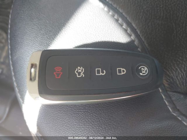 1FAHP2E81KG105588 Ford TAURUS SEL