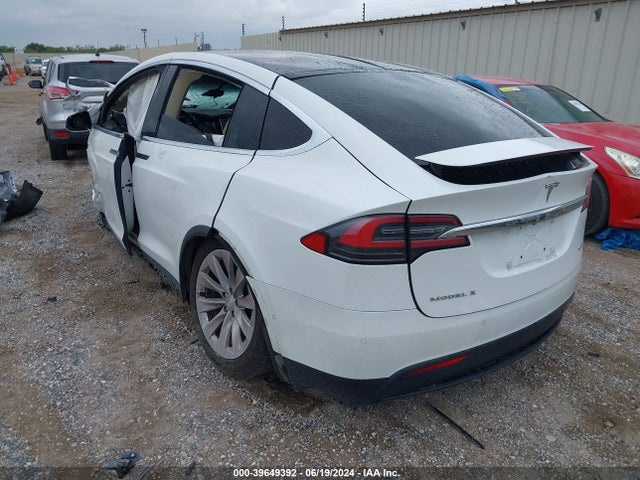 2017 TESLA MODEL X 5YJXCBE21HF037843 Photo 2