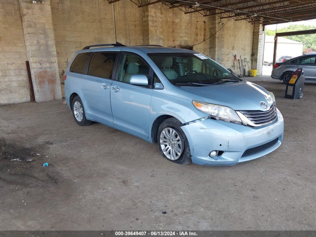 Toyota Sienna Xle 8 Passenger 2015 5TDYK3DC2FS649162 main image