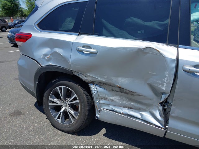 Toyota Highlander Le 2018 5TDBZRFH5JS915294 Image 6