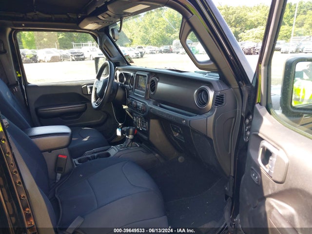 1C4HJXDG6JW273233 Jeep Wrangler Unlimited Sport S 4x4